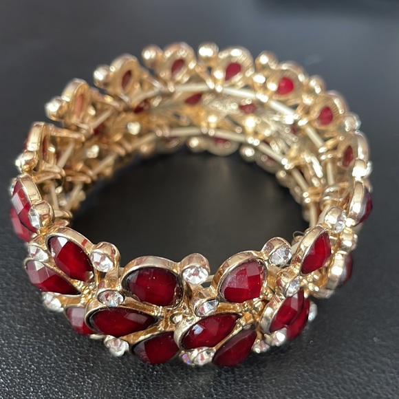 Red Rhinestone stretch bracelet. - Picture 4 of 5